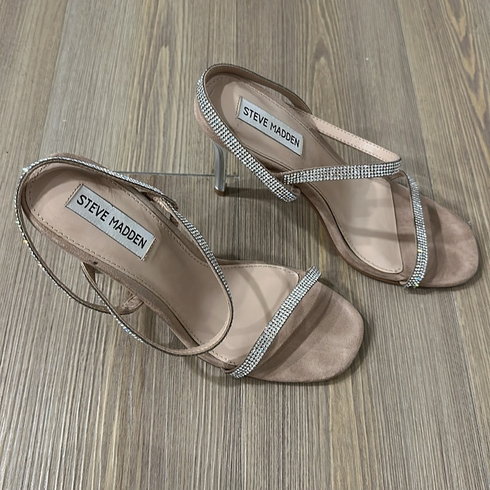 Heels - Picture 2 of 6